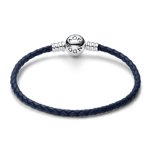 Brazalete de cuero trenzado azul con broche redondo Pandora Moments Pandora Plata Esterlina